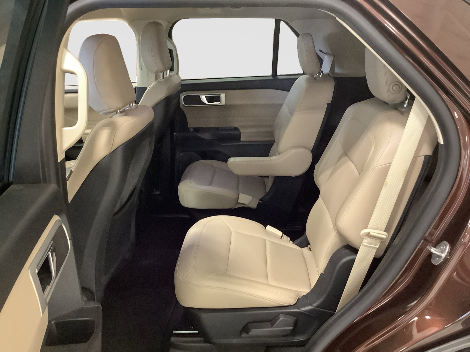 Certified 2020 Ford Explorer XLT w/ Equipment Group 202A RWD image 19