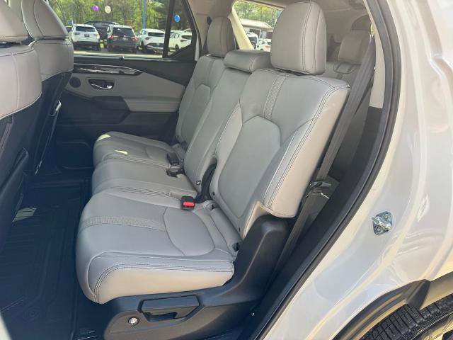 Used 2025 Honda Pilot Touring image 8