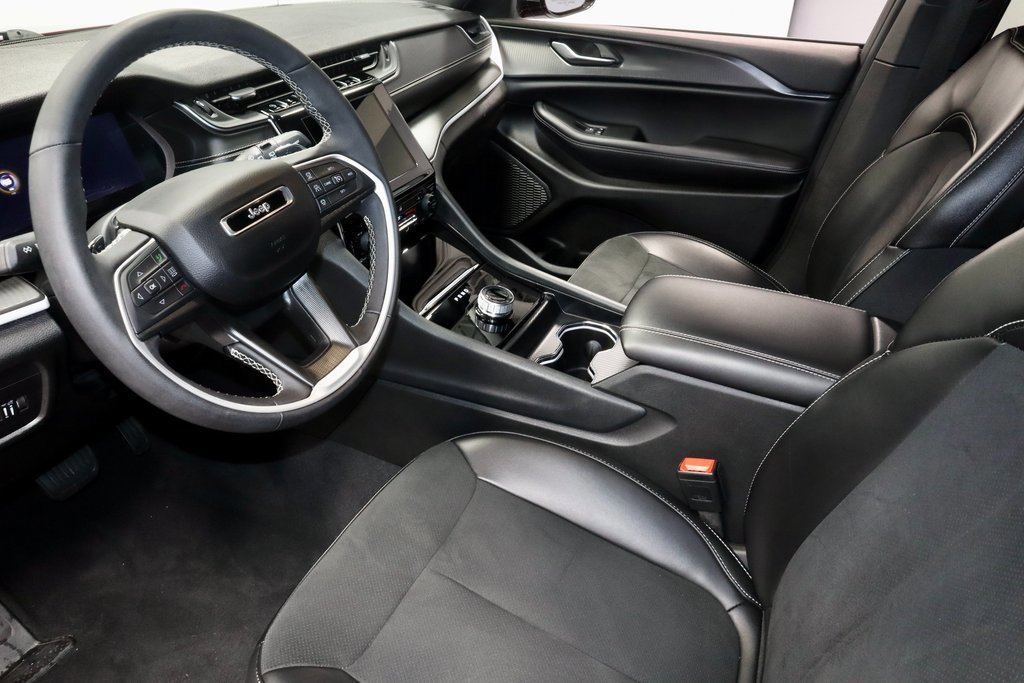 Used 2024 Jeep Grand Cherokee Altitude image 23