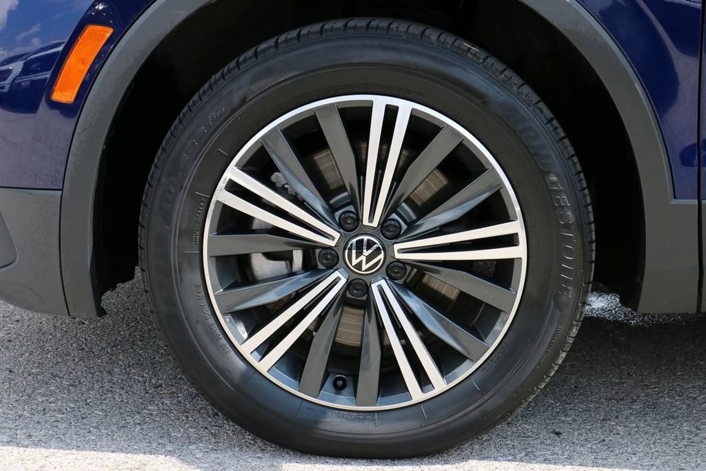 Used 2024 Volkswagen Tiguan SE AWD/4WD image 10