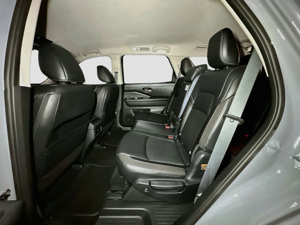 Used 2023 Nissan Pathfinder SL AWD/4WD image 30