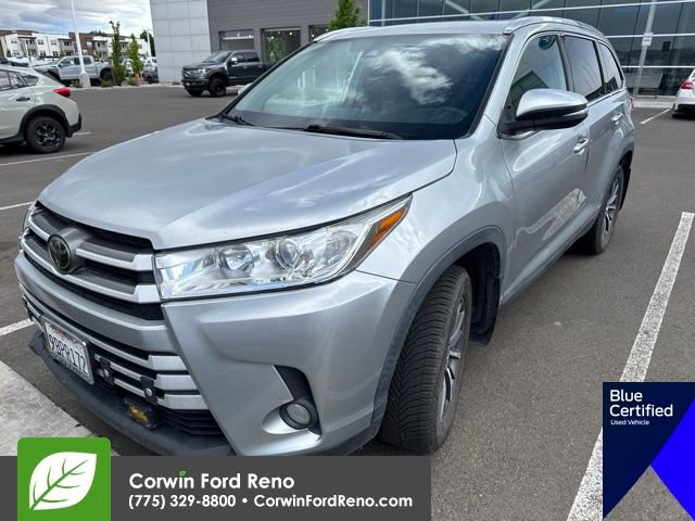 Used 2019 Toyota Highlander XLE AWD/4WD image 3