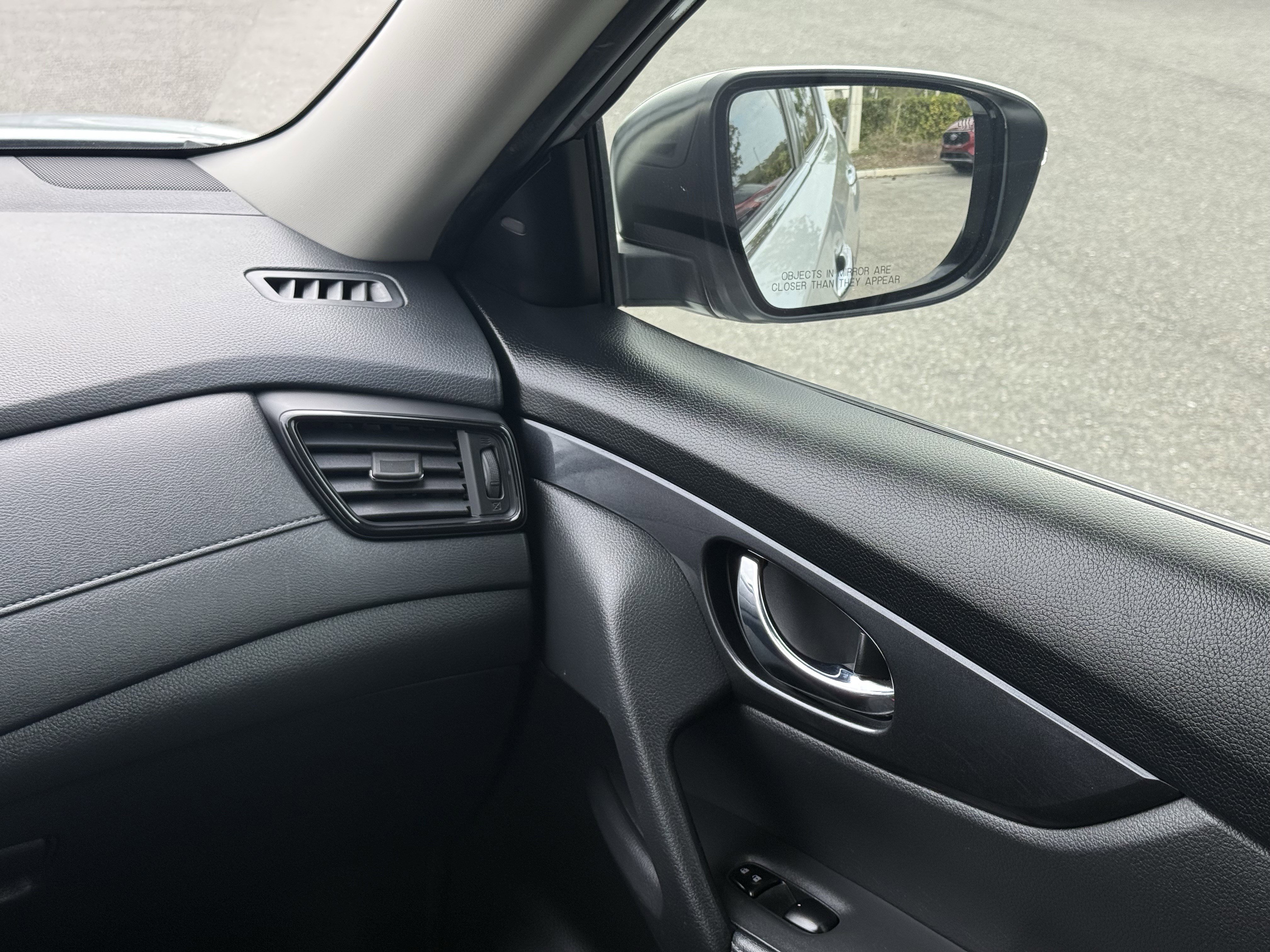 Used 2020 Nissan Rogue SV image 18