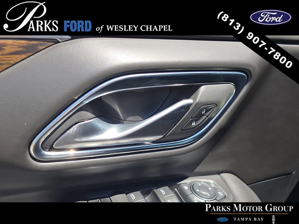 Used 2024 Chevrolet Suburban Premier image 18