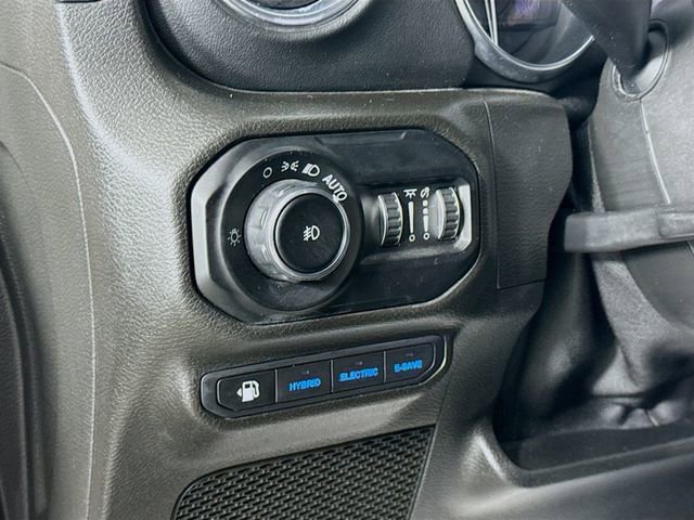 Used 2021 Jeep Wrangler Unlimited Sahara w/ Cold Weather Group AWD/4WD image 10