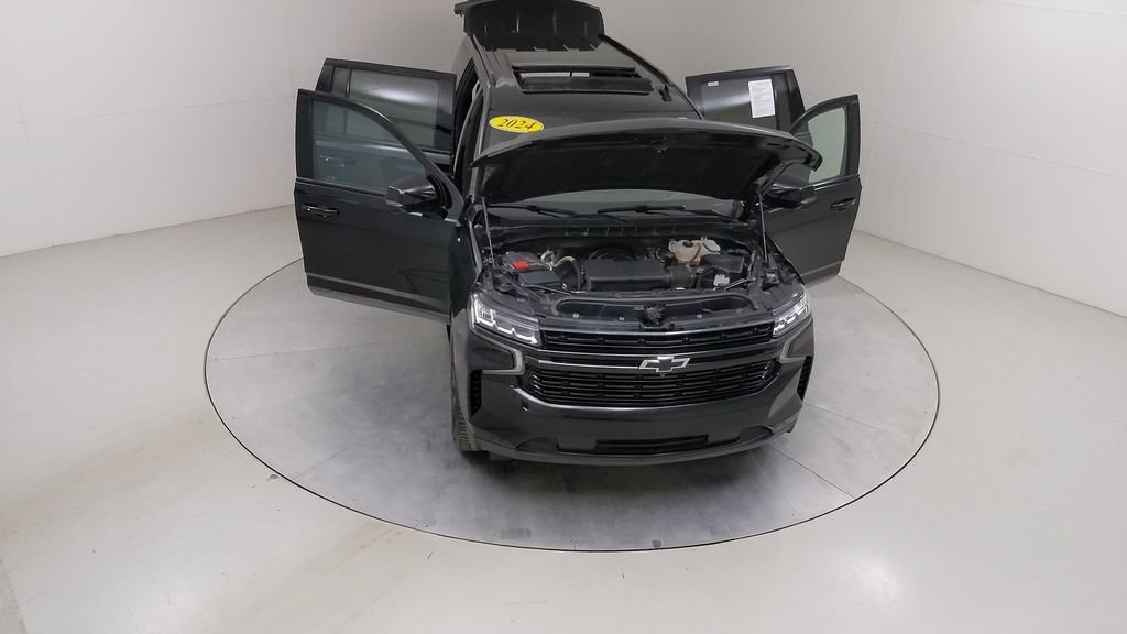 Used 2024 Chevrolet Suburban RST w/ Luxury Package AWD/4WD image 48