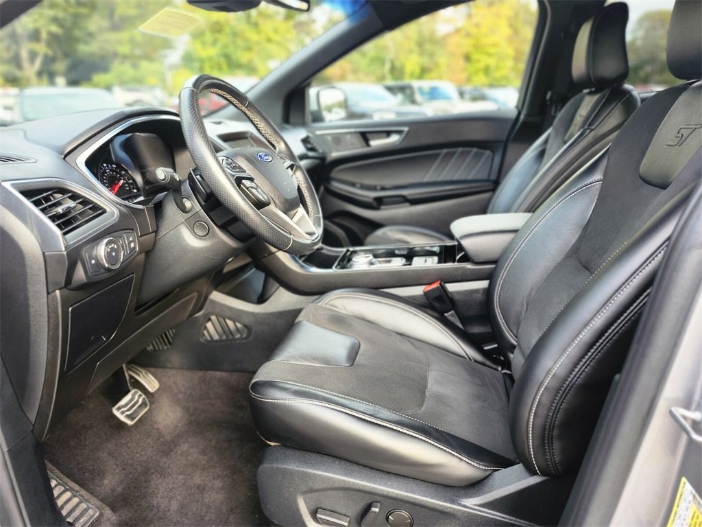 Certified 2020 Ford Edge ST w/ Cold Weather Package image 17