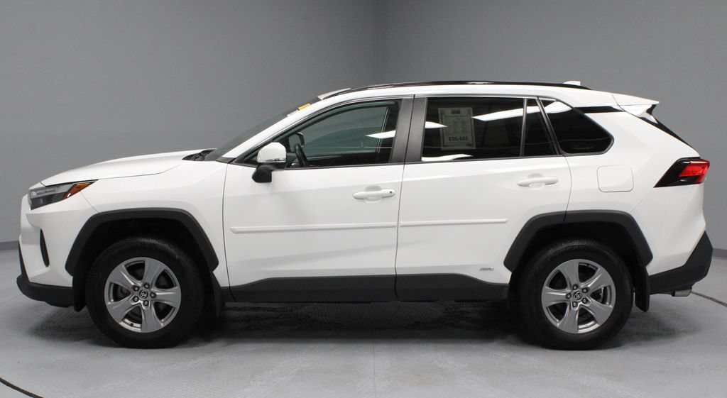 Used 2022 Toyota RAV4 XLE w/ Convenience Package AWD/4WD image 8