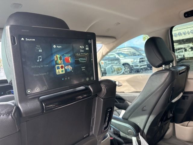 Used 2021 Chrysler Pacifica Touring-L w/ Uconnect Theater Family Group image 7