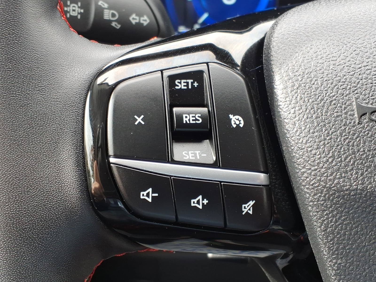 Certified 2022 Ford Escape SEL w/ SEL Stealth AWD Package image 19