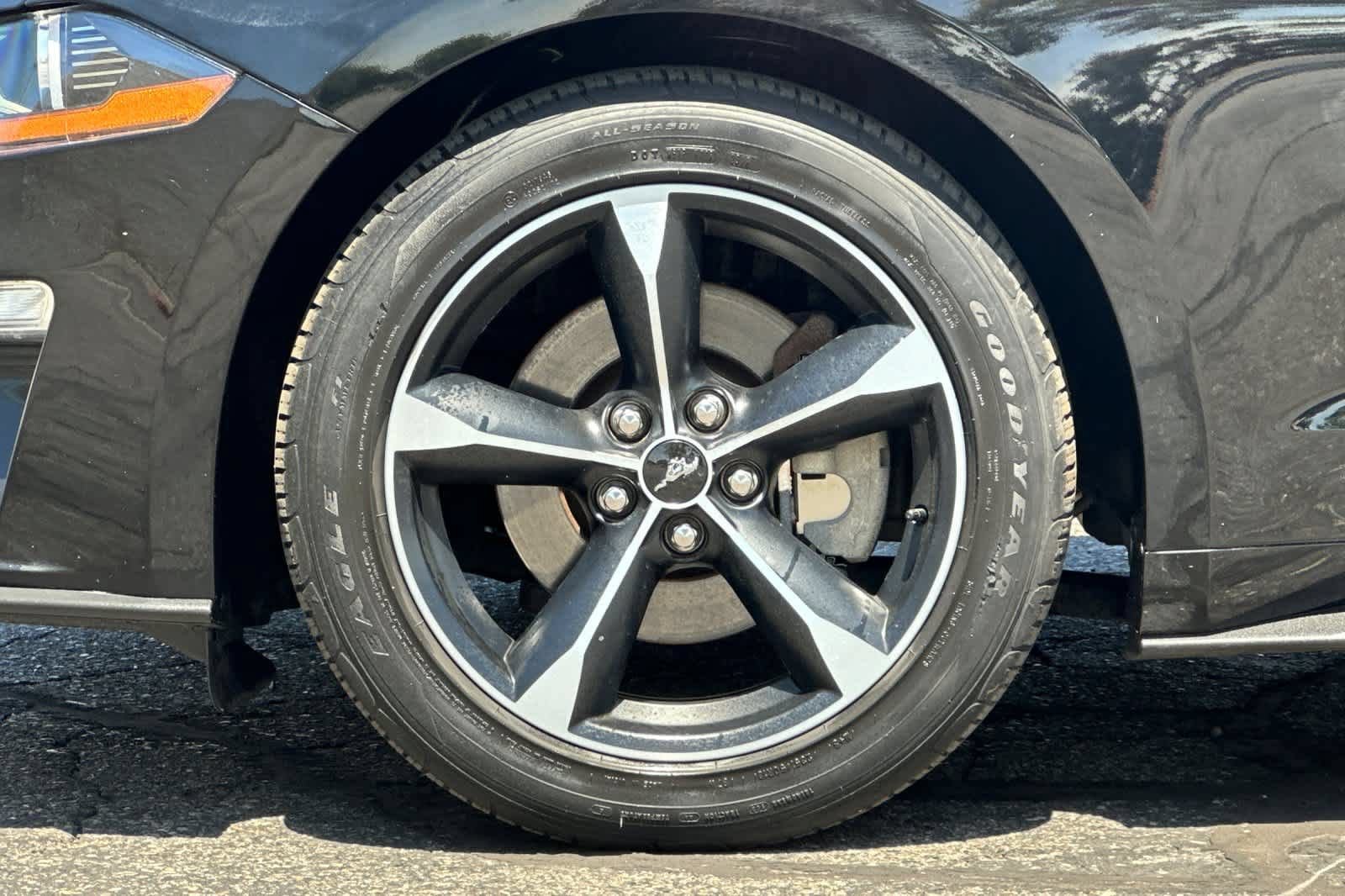 Certified 2020 Ford Mustang Coupe RWD image 26