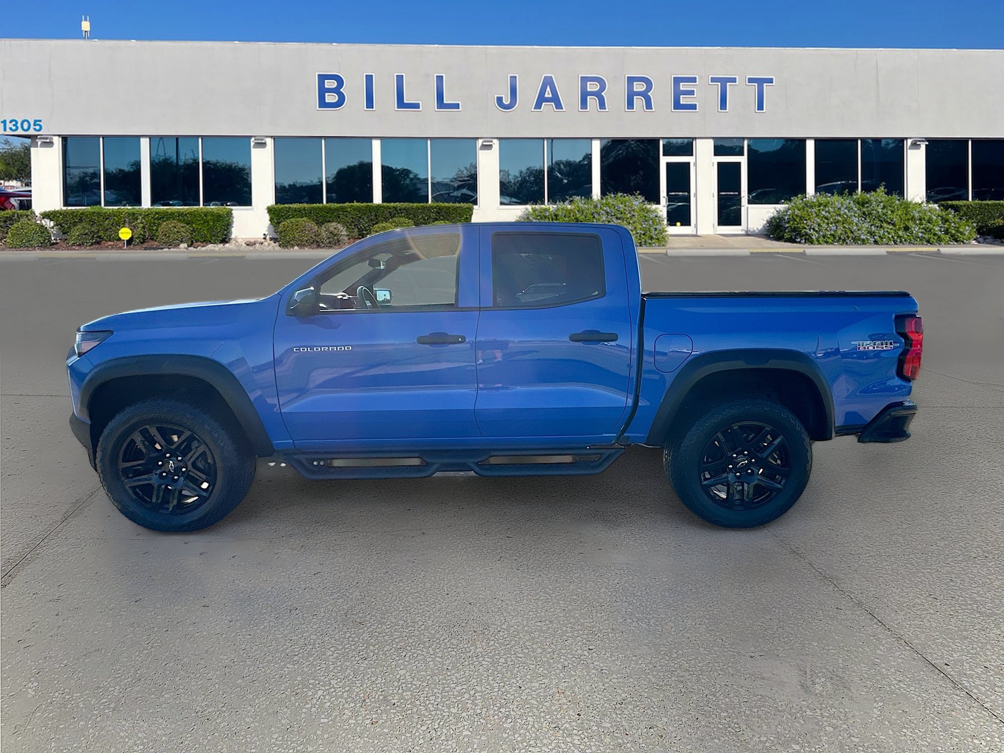 Used 2025 Chevrolet Colorado Trail Boss AWD/4WD image 4