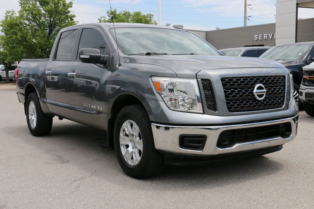 Used 2019 Nissan Titan SV AWD/4WD image 4