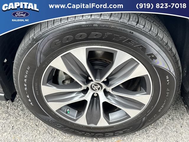 Used 2024 Toyota Highlander XLE AWD/4WD image 13