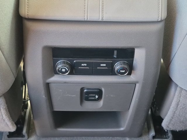 Used 2018 Chevrolet Traverse LT FWD image 33