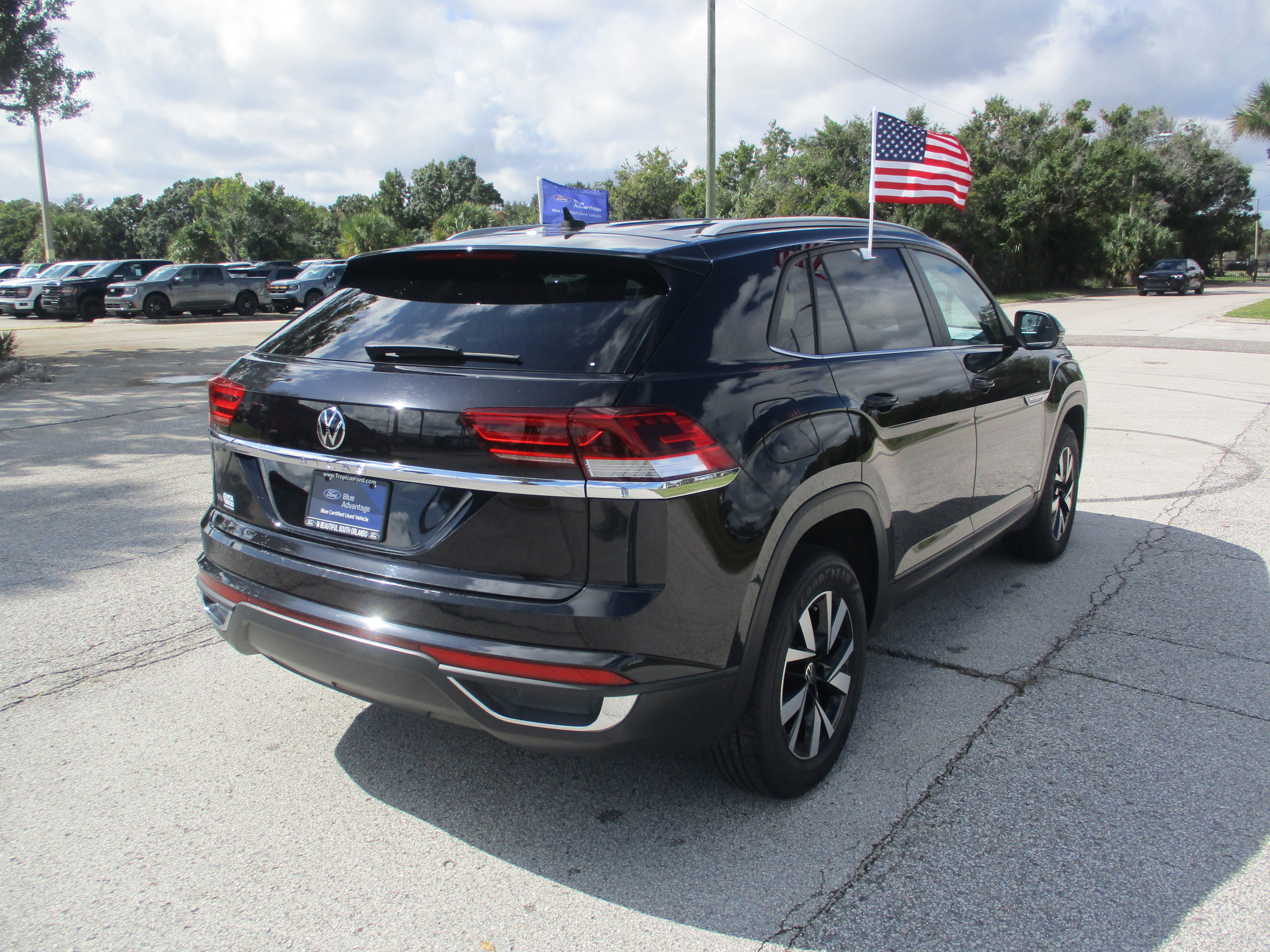 Used 2020 Volkswagen Atlas Cross Sport SE image 5