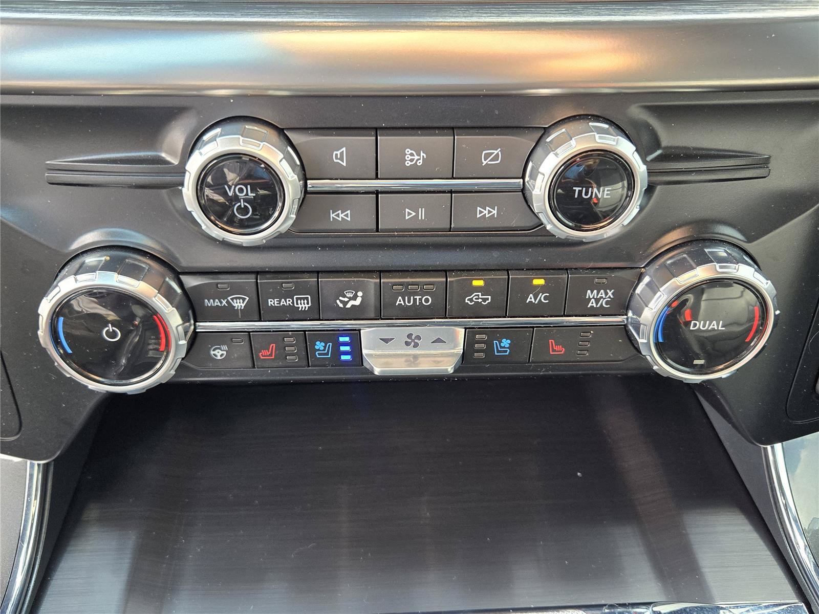 Certified 2023 Ford F150 Lariat w/ Equipment Group 502A High AWD/4WD image 17