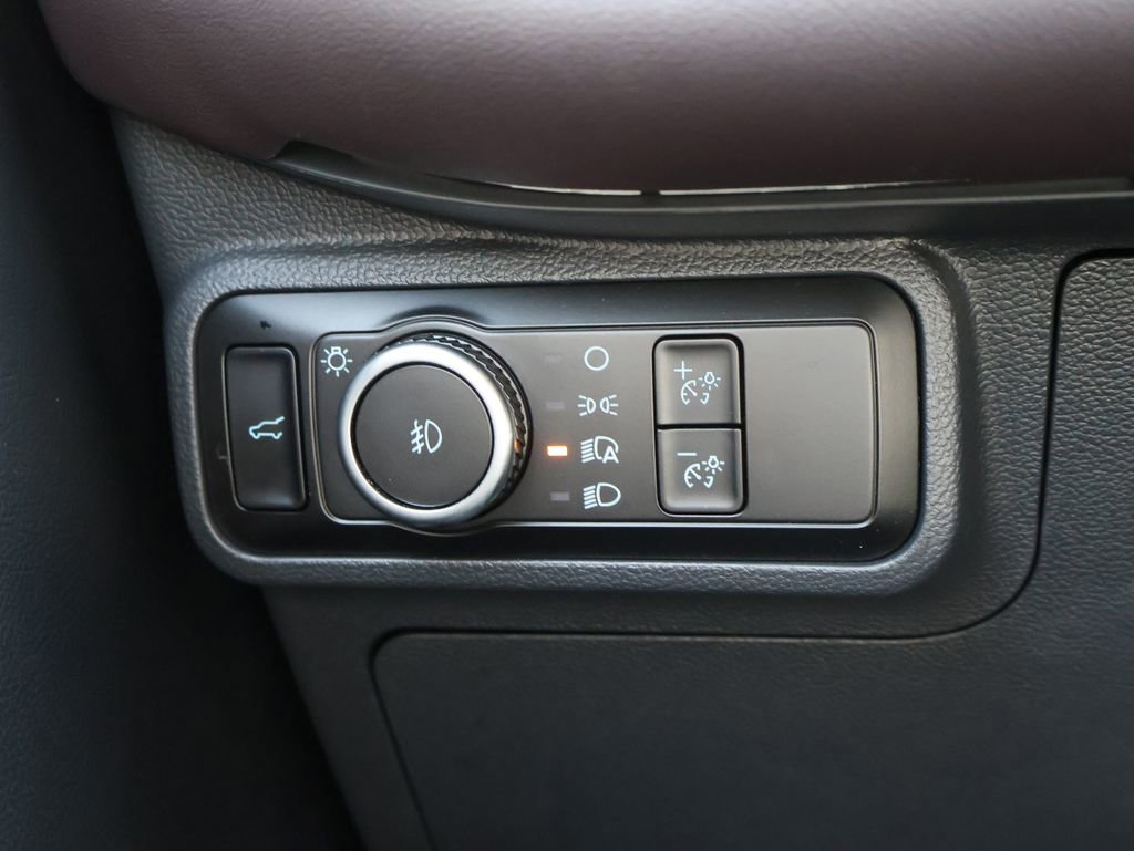 Certified 2025 Ford Explorer Platinum w/ LUX Leather Package image 34