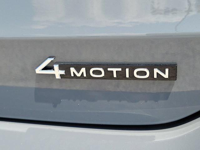 Used 2024 Volkswagen Taos SE w/ Panoramic Sunroof Package AWD/4WD image 7