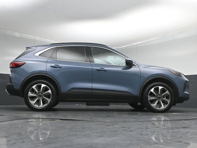 Certified 2025 Ford Escape Platinum AWD/4WD image 17