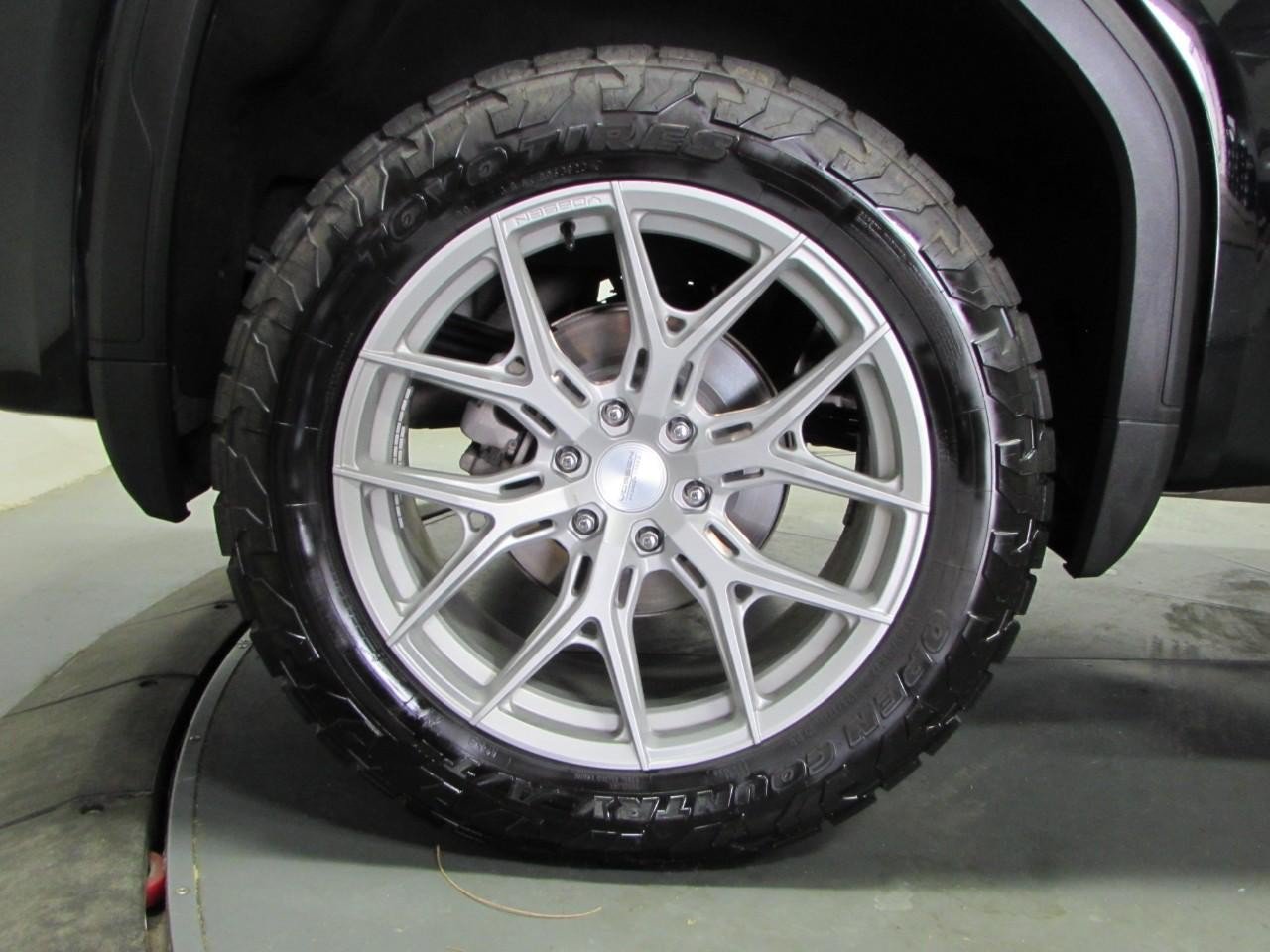 Used 2023 GMC Sierra 1500 Denali w/ Denali Reserve Package AWD/4WD image 9