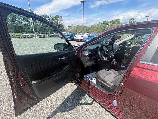 Used 2025 Nissan Altima 2.5 SV FWD image 9