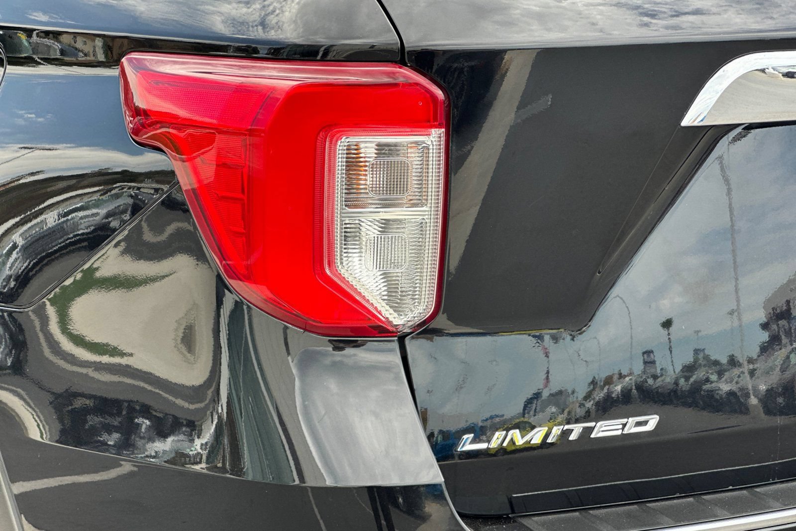 Certified 2024 Ford Explorer Limited AWD/4WD image 28