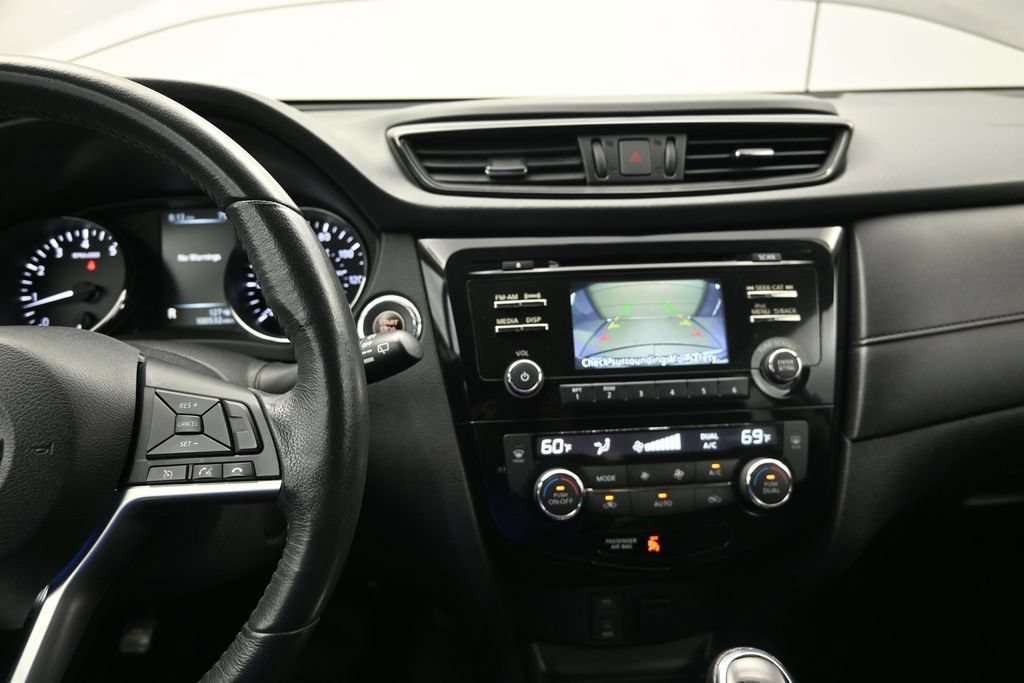 Used 2017 Nissan Rogue SV w/ Midnight Edition Package AWD/4WD image 28