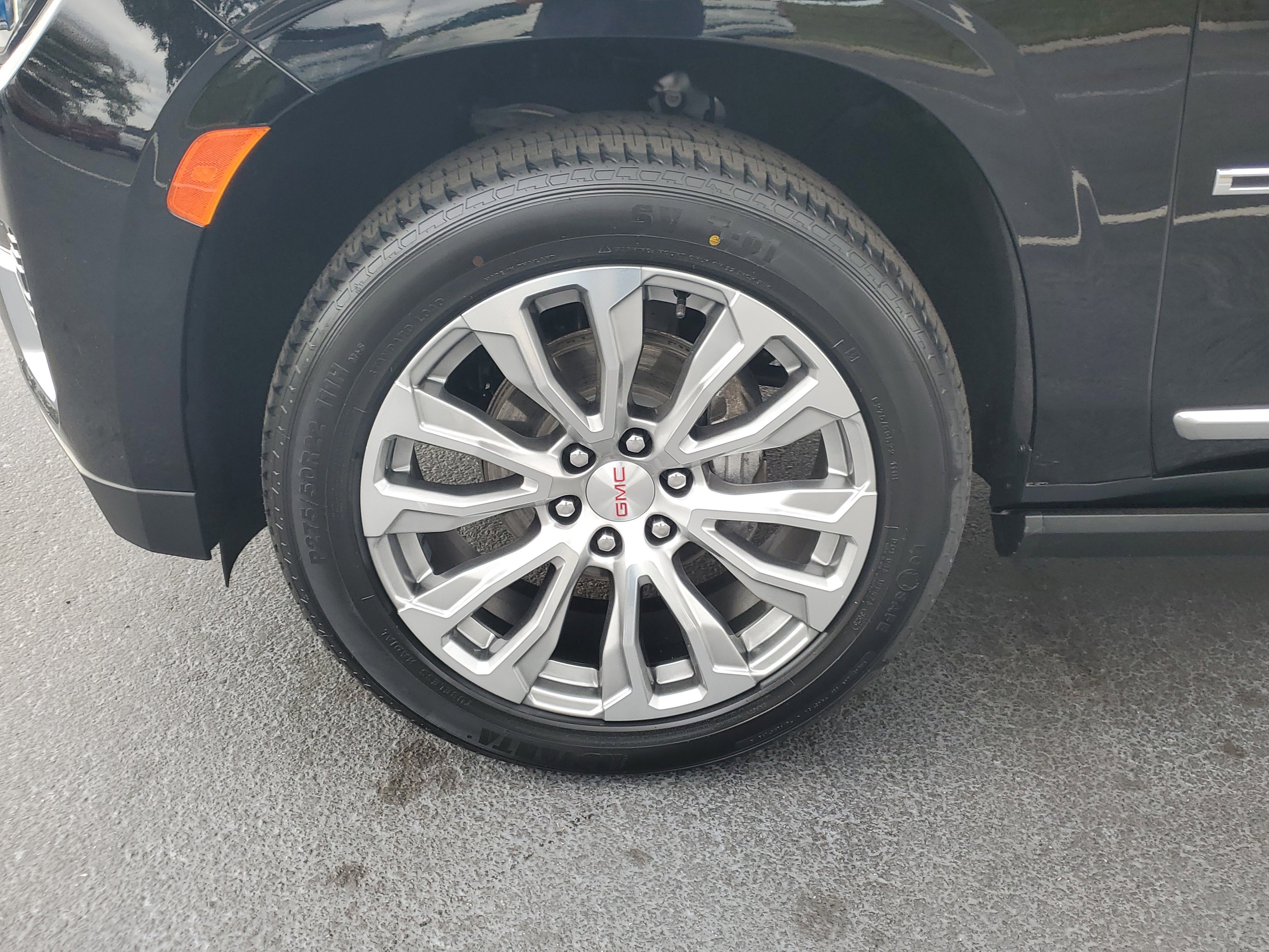 Used 2023 GMC Yukon XL Denali image 8