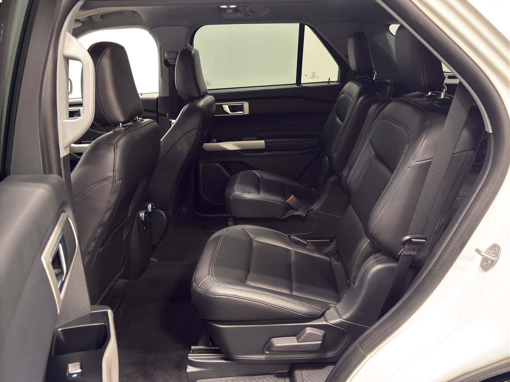 Certified 2022 Ford Explorer XLT w/ Equipment Group 202A image 30