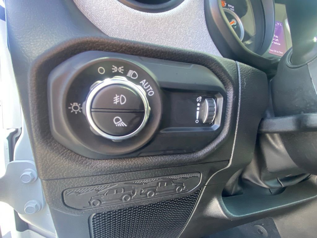 Used 2025 Jeep Gladiator Sport image 12