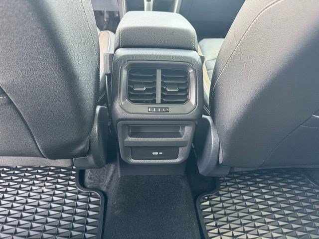Used 2024 Volkswagen Taos SEL AWD/4WD image 29