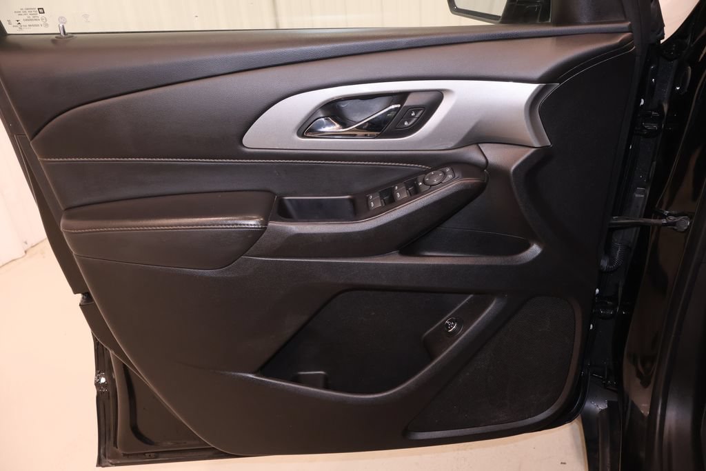 Used 2020 Chevrolet Traverse LT w/ LPO, Floor Liner Package AWD/4WD image 11