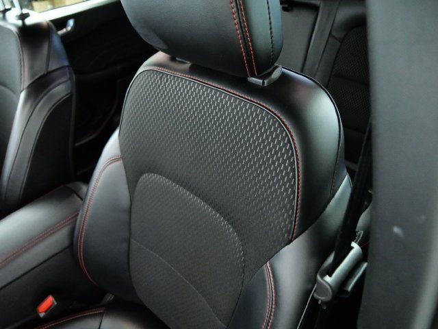 Certified 2025 Ford Escape ST-Line AWD/4WD image 17