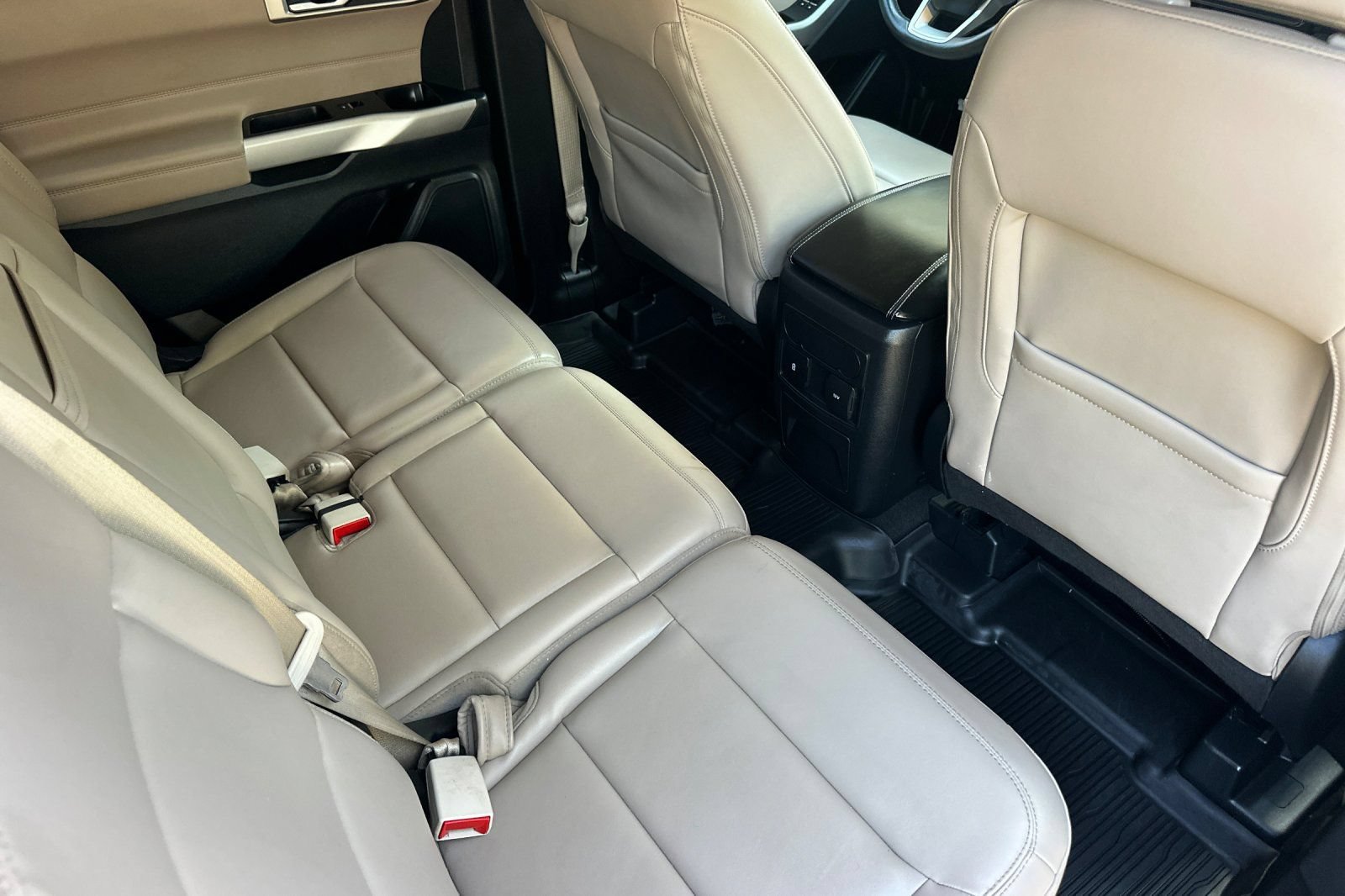 Certified 2023 Ford Explorer XLT w/ Equipment Group 202A RWD image 19