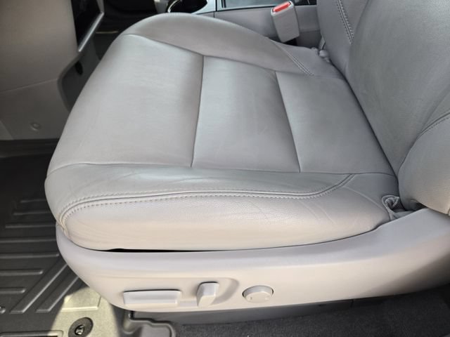 Used 2020 Toyota Sienna XLE w/ XLE Navigation Package FWD image 23