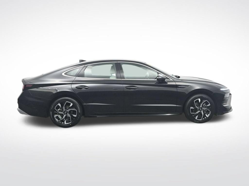 Used 2025 Hyundai Sonata SEL FWD image 4