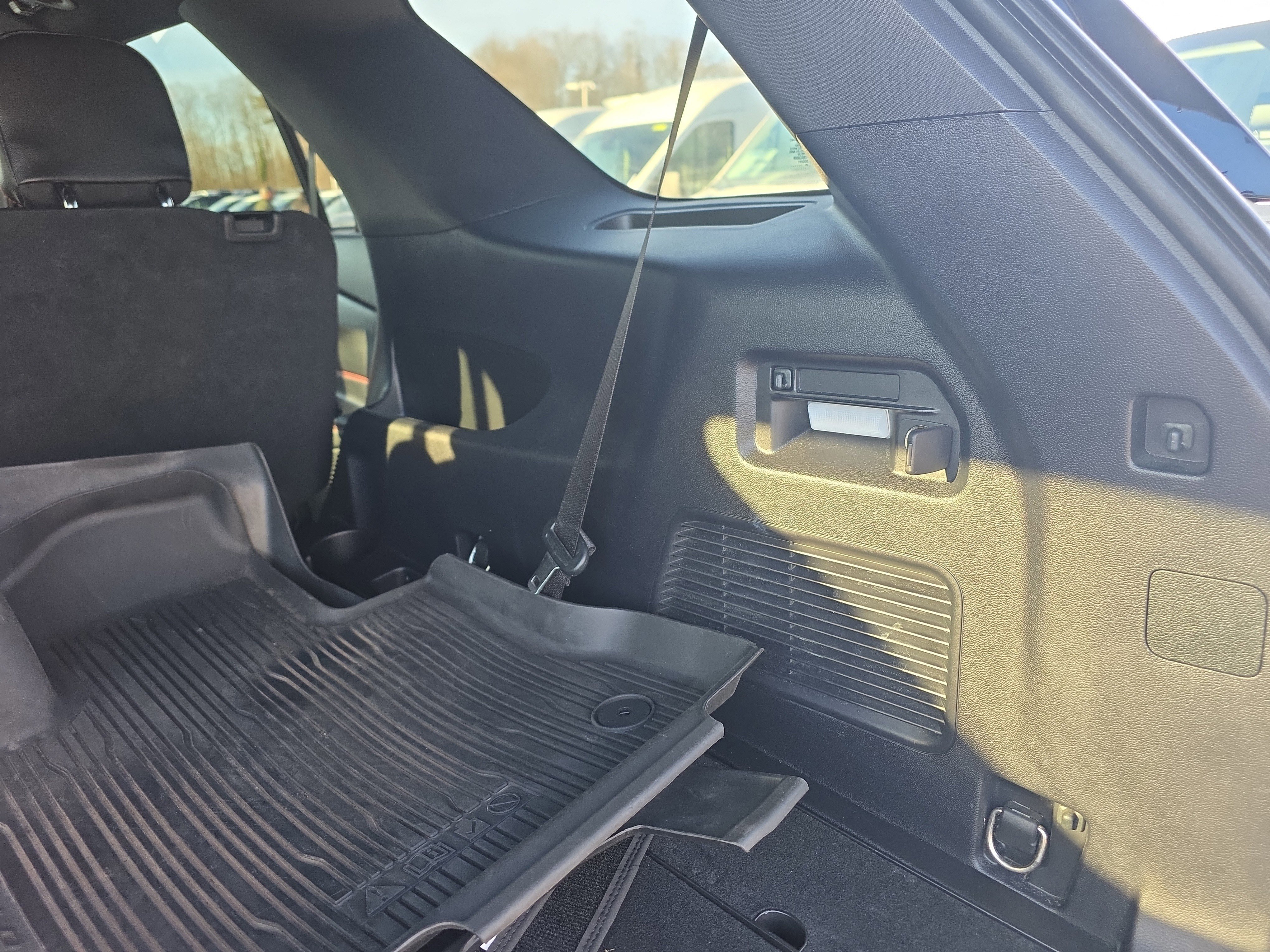 Certified 2022 Ford Explorer ST-Line w/ Class IV Trailer Tow Package image 18