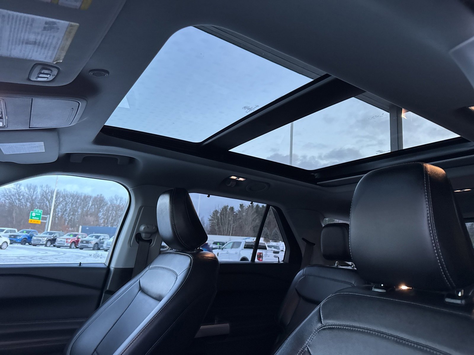 Certified 2024 Ford Explorer Limited w/ Limited Technology Package image 27