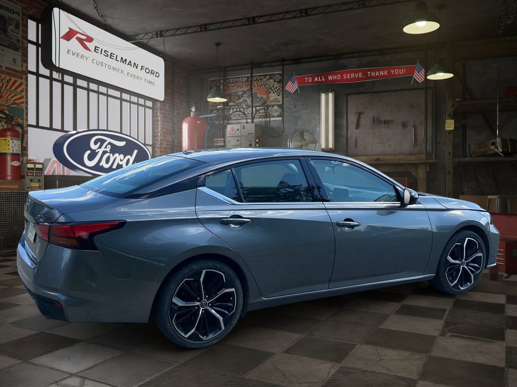 Used 2023 Nissan Altima 2.5 SR FWD image 6