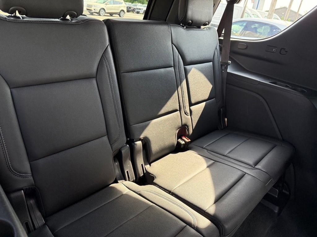 Used 2022 Chevrolet Tahoe Z71 w/ Luxury Package AWD/4WD image 16
