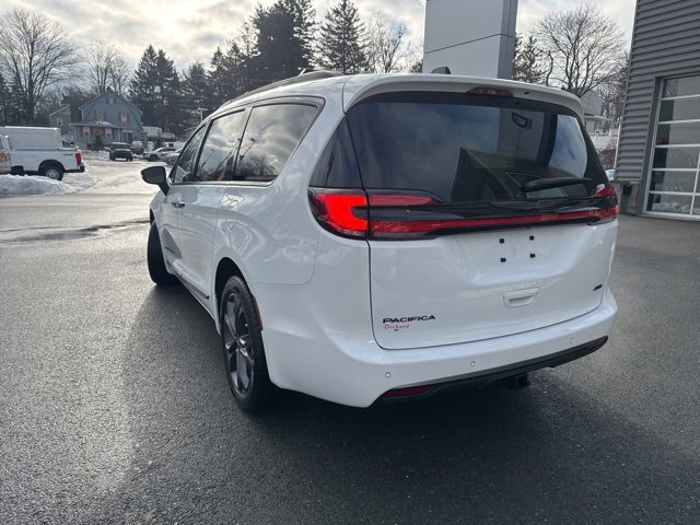 Used 2023 Chrysler Pacifica Touring-L w/ Road Tripper Package image 7