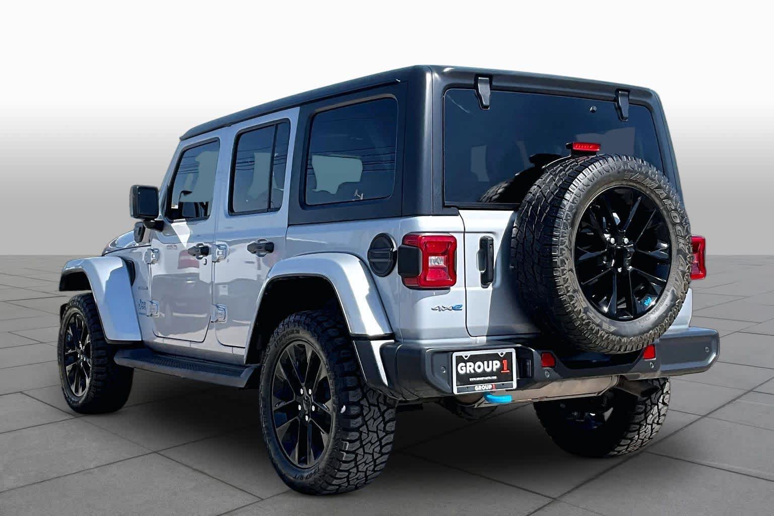 Used 2023 Jeep Wrangler Unlimited Sahara w/ Safety Group AWD/4WD image 11