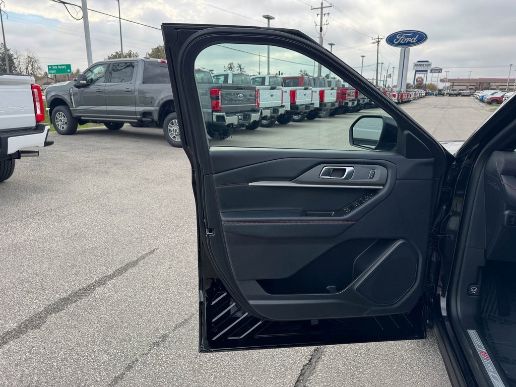 Certified 2025 Ford Explorer ST-Line w/ ST-Line Street Pack image 11