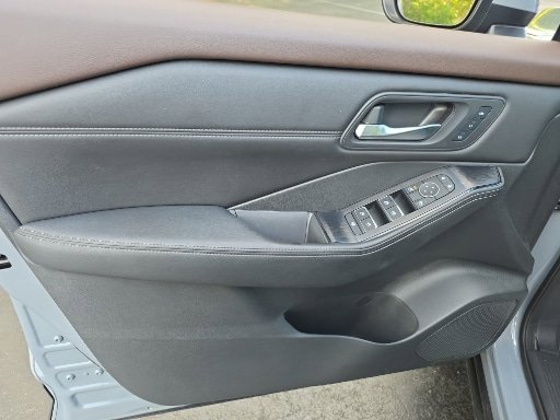 Used 2022 Nissan Rogue SL FWD image 14