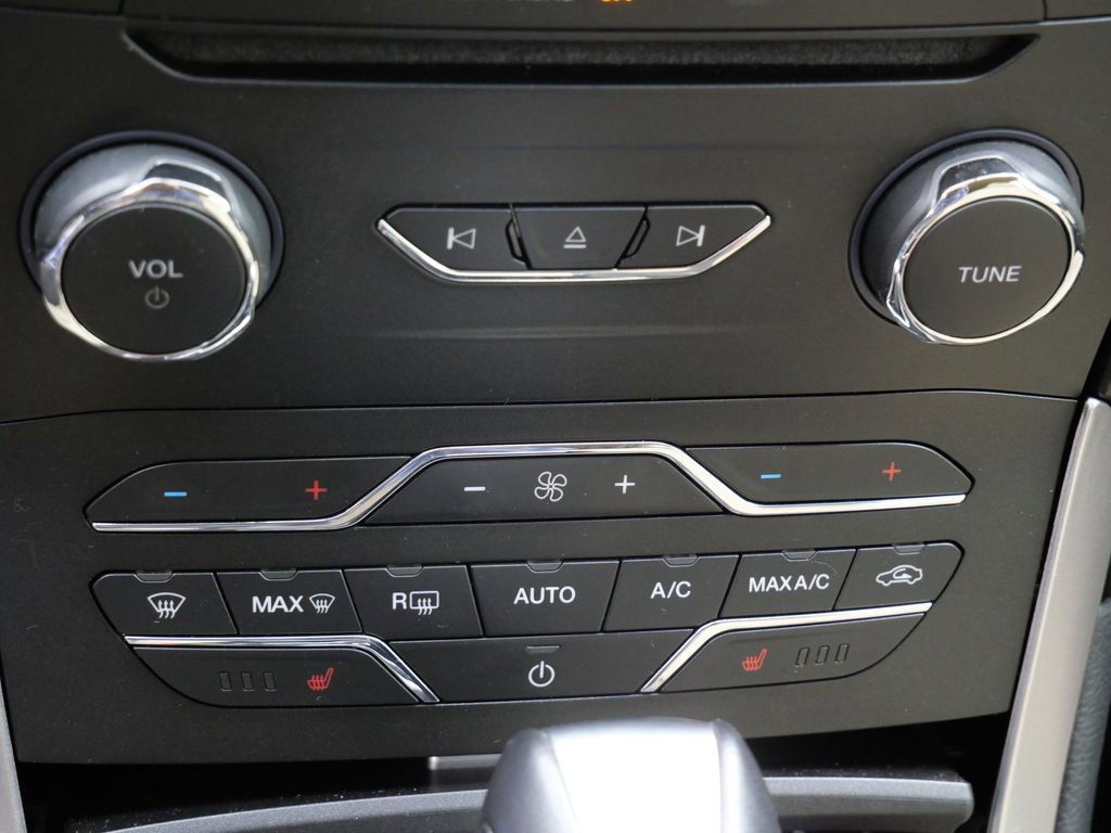 Certified 2018 Ford Edge SEL w/ Equipment Group 201A FWD image 17