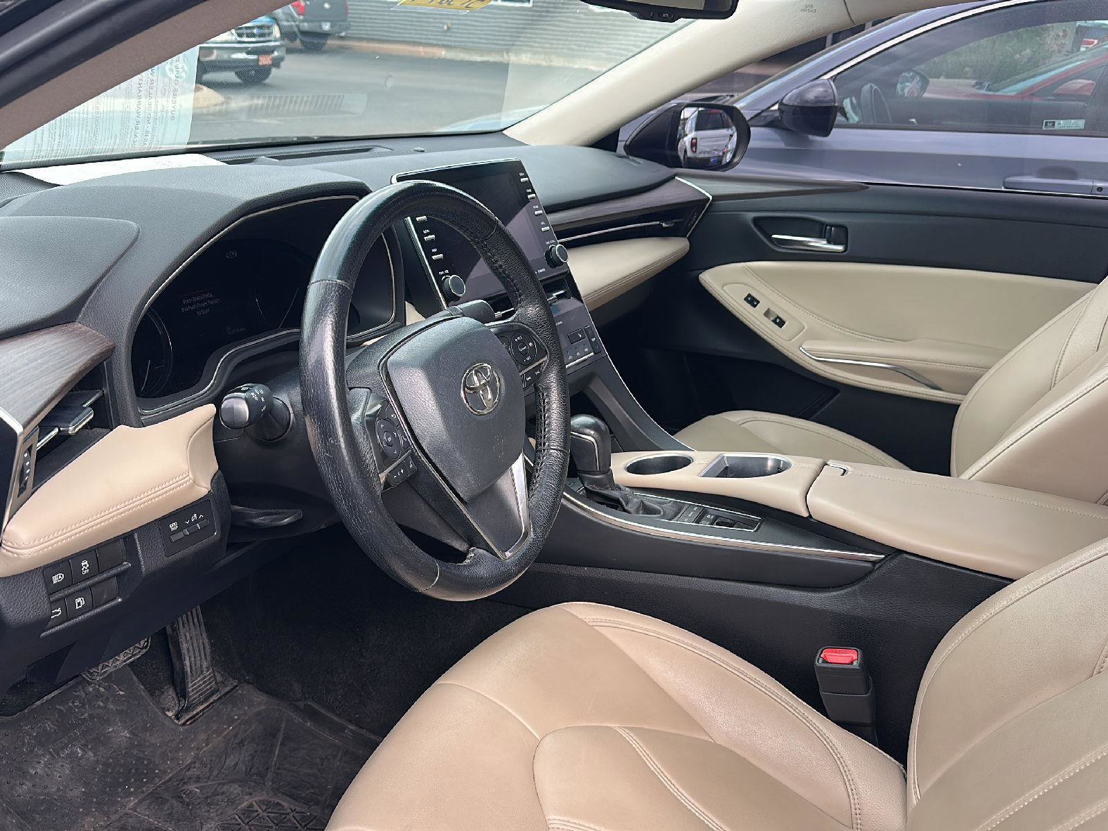Used 2021 Toyota Avalon XLE FWD image 2