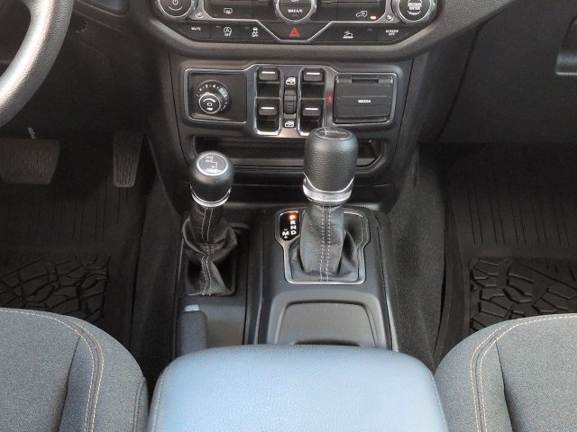Used 2025 Jeep Gladiator Sport AWD/4WD image 19