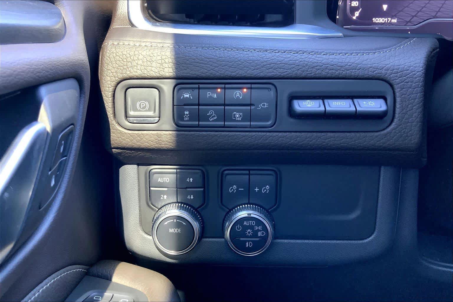 Used 2022 GMC Yukon XL Denali AWD/4WD image 36