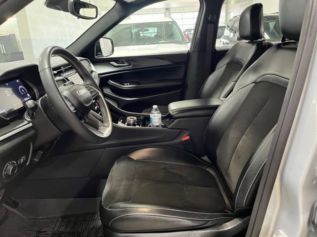 Used 2023 Jeep Grand Cherokee Altitude image 16